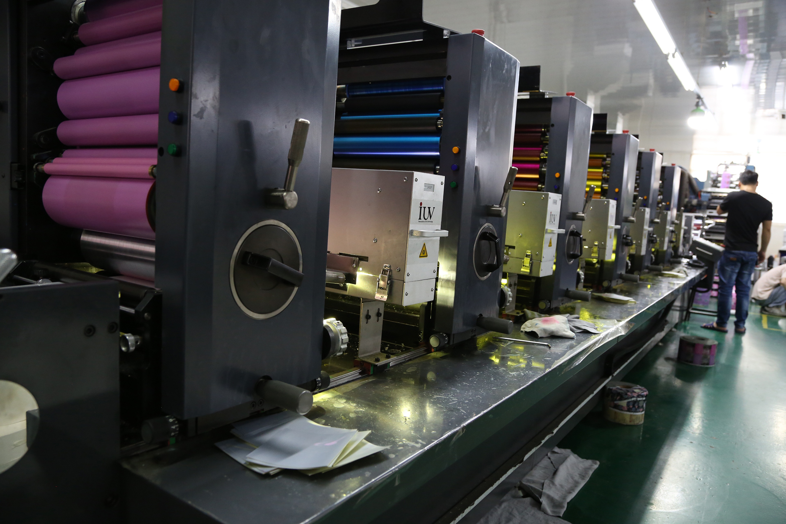 Narrow-web UV printing press